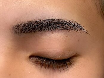 スカイ ネイル アンド アイ(SKY)の写真/【美眉スタイリング1回¥4400】眉毛で垢抜ける！骨格に合わせた黄金比デザインをご提案◎洗練された印象に♪