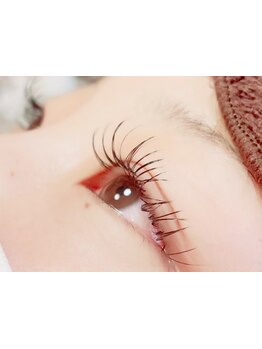 ナチュラル上品な目元にしたい