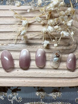 プルメリアドット(Plumeria.)/ピンクマグネットネイル