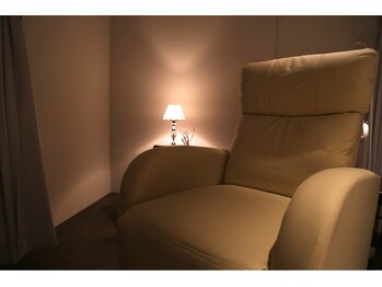 リリアン アイラッシュ(Liliane eyelash)/リクライニングソファ