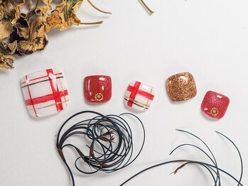 ボボカ(BOVOKA)/フットの赤チェックネイル