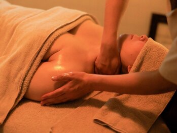 アロマヒールズ(aroma heals)/デコルテ部分のマッサージ