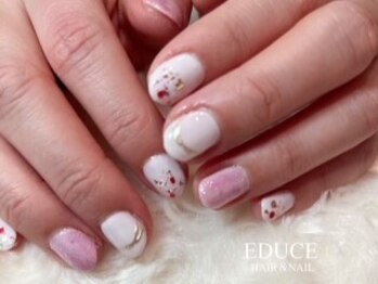 エデュース(EDUCE)の写真/ショートネイルに映えるシンプルなものから、華やかなデザインも多数ご用意♪