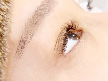 ニカ(NIKA)/まつげと眉毛を整えて楽に