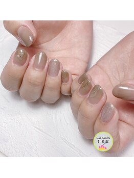 イーレ(IRE)/ベージュ系カラーにアレンジ