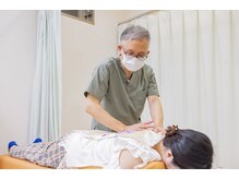 ベル通り整骨院/うつ伏せで骨盤周囲を整える