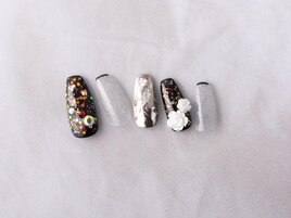 ブラック×白バラネイル