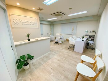 サーティースリー 塚口店(Thirty three)/清潔感のある店内☆