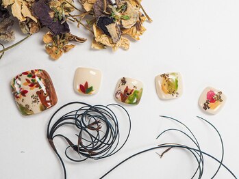 ボボカ(BOVOKA)/木の影からこんにちわクマさん