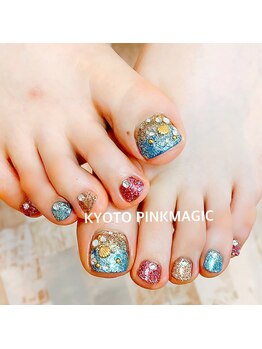 キラキラ夏のフットネイル