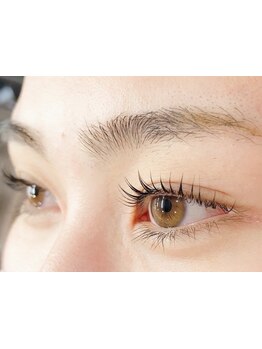 ナチュラル上品な目元にしたい