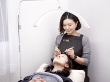 完全個室で大人女性のためのアイラッシュ/アイブロウをご案内！