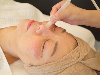 カラン(CALIN)の写真/【毛穴レスな美肌を目指す！】毛穴の開き・黒ずみ・詰まり等、毛穴悩みは人それぞれ…毛穴洗浄で徹底改善◎