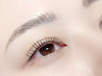 フリーク バイ シュリット 渋谷(fleek! by schritt)の写真/【まつげパーマ¥5000/まつげパーマ+アイブロウ¥8000】まつげパーマと眉ケアの同時施術が大人気◎