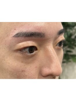 クールな目元にしたい