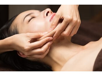 ローハ(ROHA)/結果重視の小顔コルギ