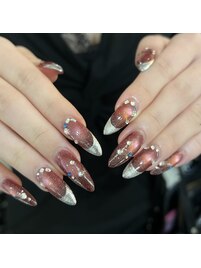 キラキラ宝石ネイル