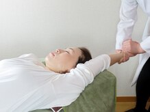 サロンマロウ(salon marrow)/腕のストレッチでバストアップ