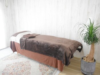 アベリア リュウ(Aberia Lieu)/AberiaLieu頭蓋骨小顔矯正サロン