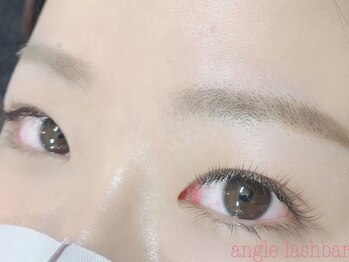 ラッシュバー アングル 八戸ノ里店(LUSH BAR angle)の写真/【ナチュラルに盛れるブラウンエクステ★】ブラウンのフラットラッシュでおしゃれ×抜け感!目元に魅力を♪