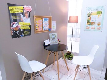 シンメトリー 熊本/明るい店内