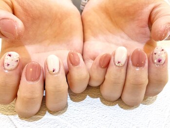 ライトウェーブ 長野駅前店/押し花の散りばめネイル♪