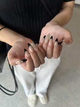 black nail