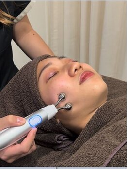 頭のオアシすぱ【毛穴×小顔×ヘッドスパ】の写真/【最先端美容機器導入の極上フェイシャルエステサロンがNEWOPEN】いつだって潤いに満ちたモテ肌へ♪