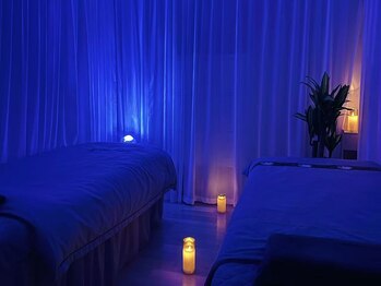 極上快眠ドライヘッドスパ専門サロン 雲の気持ち 新大久保店/幻想的な癒し空間