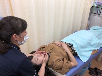 井原鍼灸整骨院/モデルさん施術中♪♪