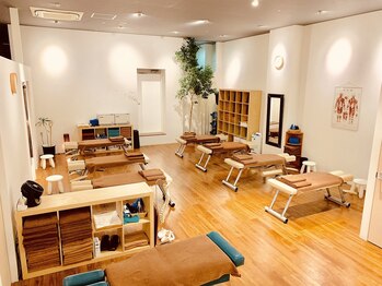 整体アンドリラクゼーションサロン ライン ルララ こうほく店(Line LuRaRa)/店内は広くオープンスペース◎