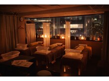 あしカラダ 渋谷店/夜の店内