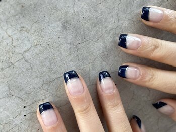 コラット シグネチャー(KORAT signature)/ネイビーフレンチネイル