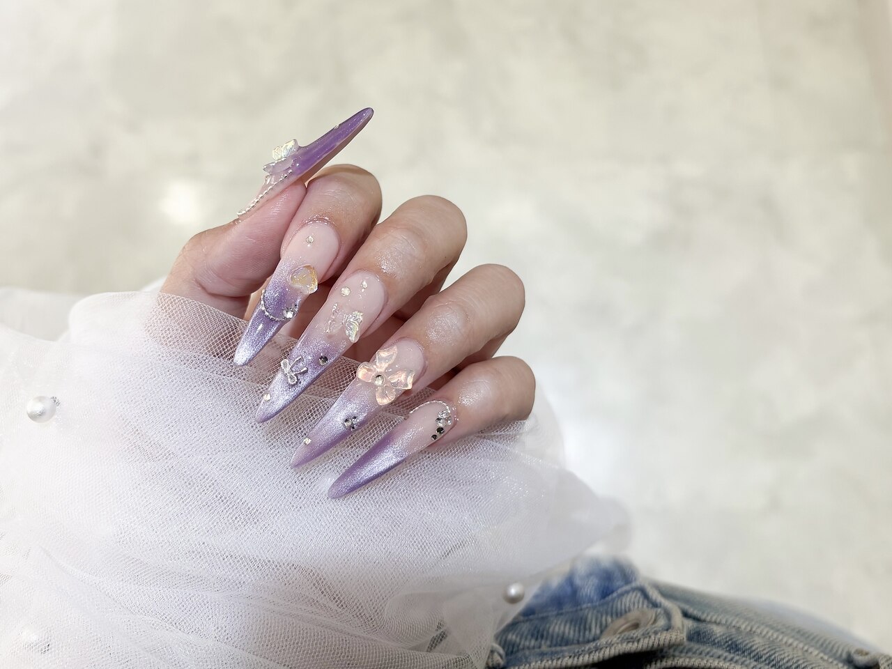 2025年-2026年冬トレンド】パープル ラメグラデーションのネイル