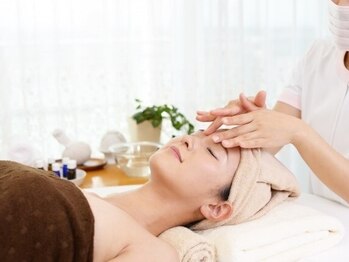 クオルーチェ(CuoLuce)の写真/《肌の悩みを根本からケアしたい方へ》高圧エアージェットで毛穴の汚れを徹底除去し、透明感あふれる美肌へ