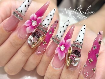 ネイルサロンラグジュアリー 梅田店(LUXURY)の写真/[HEPすぐ]圧倒的技術力&デザイン力で魅せる指先に♪【スカルプ10本キラキラアート￥10900／やり放題￥13900】