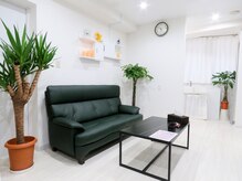道来リラクゼーションサロンの雰囲気（清潔感あふれる受付ルーム。落ち着くリラックス空間をお届け♪）