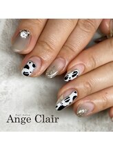 アンジュクレール(Ange Clair)/牛柄ネイル