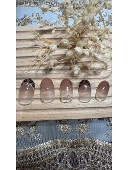 プルメリアドット(Plumeria.)/ヒョウ柄ネイル