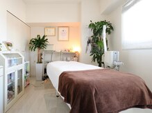 白を基調とした完全個室プライベート空間でおくつろぎ頂けます♪