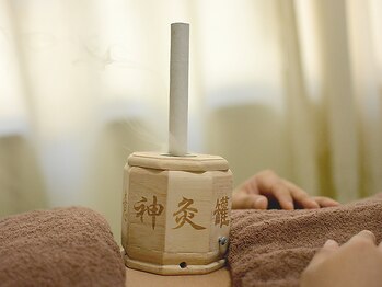 和緩堂/箱灸でお腹を暖めます