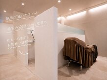 ディーエル ビューティー 新宿店(DL BEAUTY)の雰囲気（広々とした個室でリラックス空間♪居心地よくお過ごしできます◎）