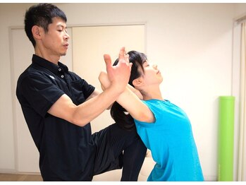 ストレッチベース/肩甲骨・胸郭を意識し姿勢改善