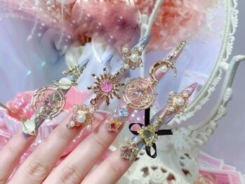 ポミ(POMI)の写真/人気のキラキラ/ワンホンネイルなど最旬トレンドをおさえたデザインと抜群のセンスで周りと差がつく指先に!