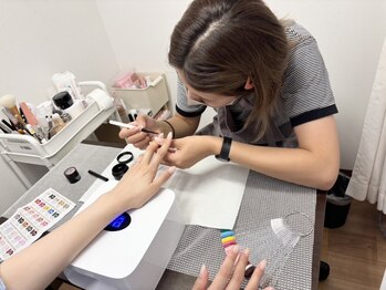 セレタ(CELETA)の写真/キレイなフォルムでショートネイルも楽しめる！シンプルネイルが人気◎仕事の都合で、爪を伸ばせない方に◎