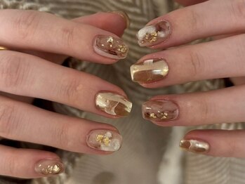 ブラウン　ホワイト　ニュアンス