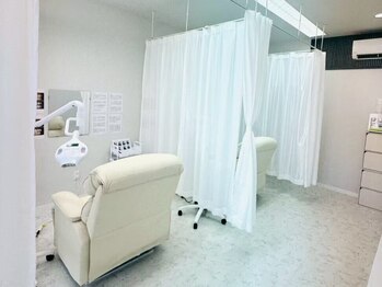 ホワイトニングショップ 福岡春日店の写真/【歯科提携セルフホワイトニングサロン】歯本来の白さを引き出し、清潔感溢れる理想の口元へ導きます♪