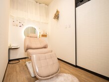 ルーム(room.)の雰囲気（半個室で、隣を気にせず安心して施術可能♪[鎌取/おゆみ野/小顔]）