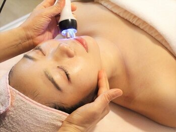 本場韓国式エステ 小顔コルギアンド痩身専門 ティアラ 池袋店の写真/【高周波×コルギ】顔の脂肪・余白を撃退!高周波で筋肉のコリを柔らかくた後に骨気でリンパを流し効果UP★