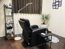 マリブヘアリゾート 伊勢崎本店(malibu hair resort)の雰囲気（リクライニング出来るふかふかのソファー　まつ毛パーマ）